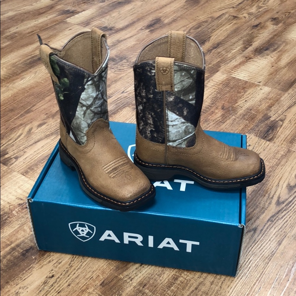 Ariat square toe boots - Picture 2 of 4